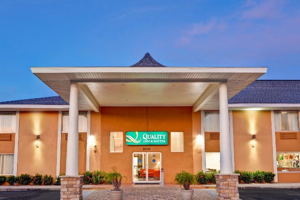 Quality Inn & Suites Heritage Park Main image